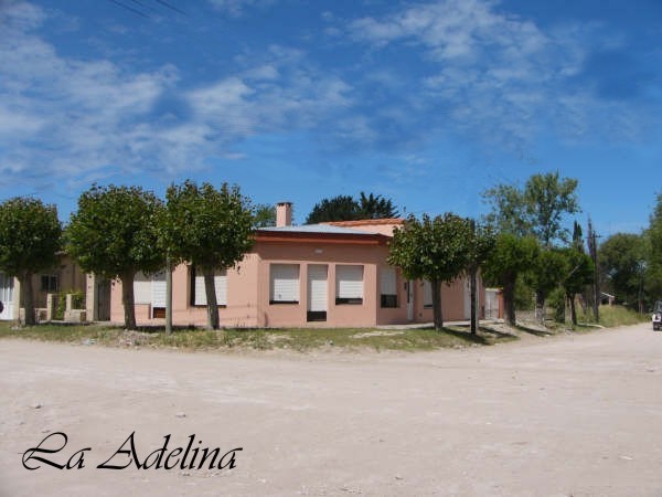 CLAROMECÓ: Casa y Depto "La Adelina"